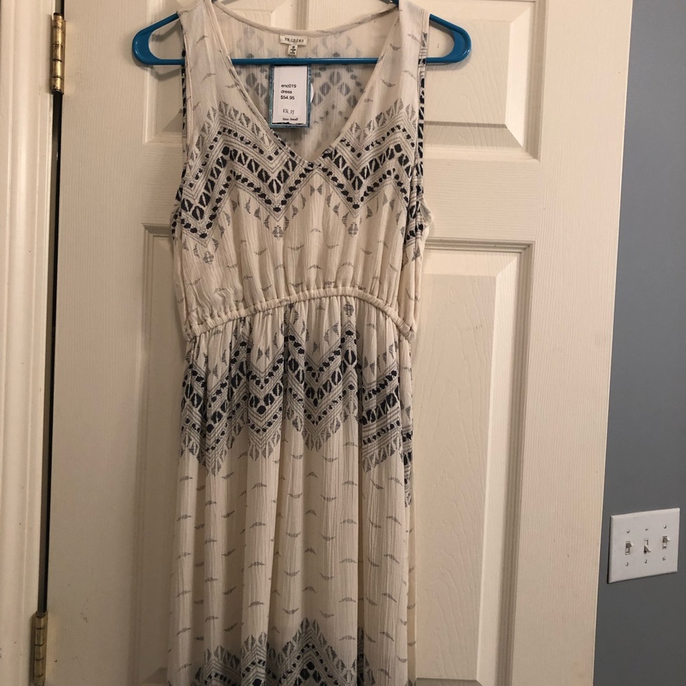 En creme maxi dress cream & navy